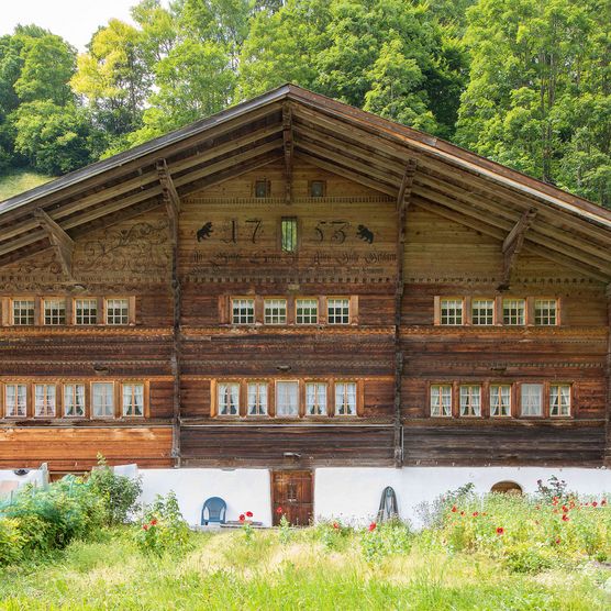 Foto Fassade des Hauses Haueten - zum Foto