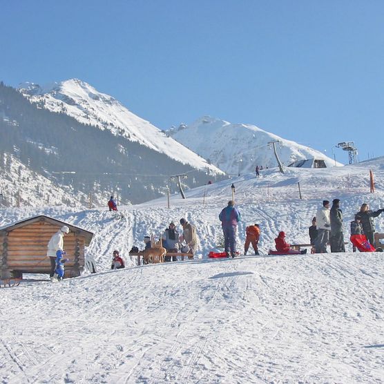 Bild Schneespielplatz auf der Grimmialp - zum Bild