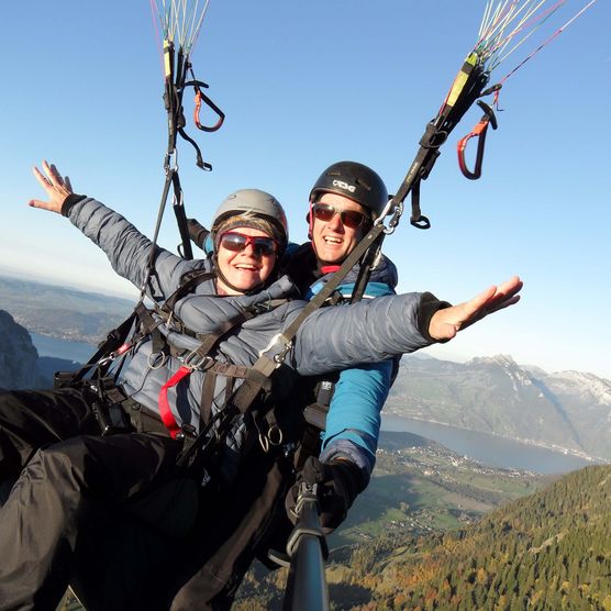 Foto Tandemflug vom Niesen nach Oey - zum Foto