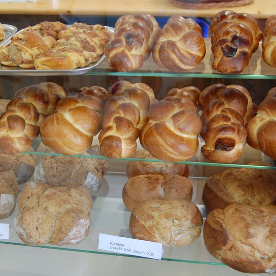 Foto Züpfen und Brot - zum Foto