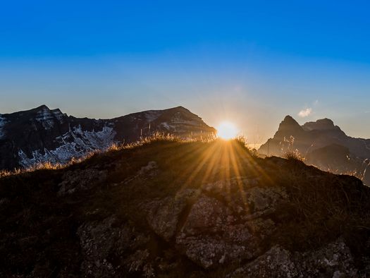 Photo lever de soleil sur les montagnes du Diemtigtal - vers la photo