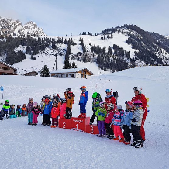 Foto Siegerehrung des Skischulrennens - zum Foto