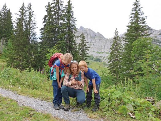 Photo Family solves riddle on the GrimmiJutz yodelling trail - to the photo