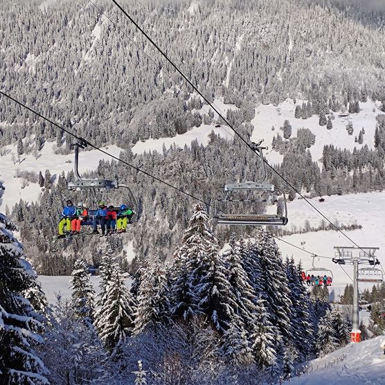 Picture Well occupied chairlift - to the picture