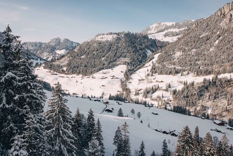 Aussicht ins winterliche Diemtigtal