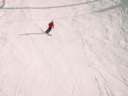 Photo of individual skier on ski piste - to the photo