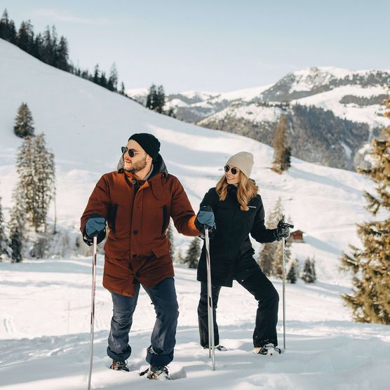 Foto Zwei Schneeschuhläufer im Schnee - zum Foto